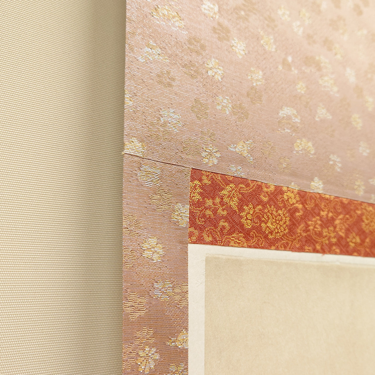 中村松江 Nakamura Riko as Richly Clad Courtesan Standing in a Room
