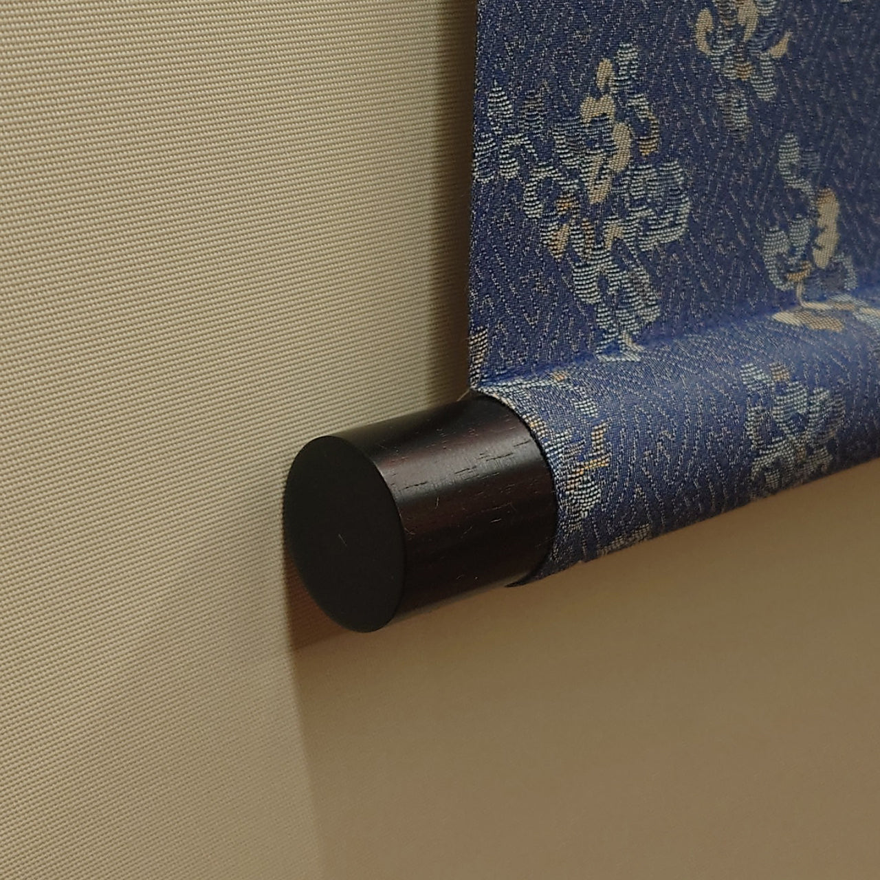 和気萬家春 / Waki-banka-no-haru: Spring Peace Filling Every Home